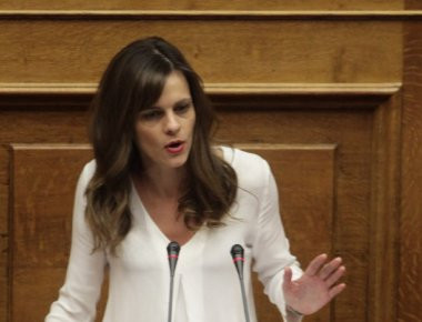 Έφη Αχτσιόγλου: «Σχεδόν το 1/3 του πληθυσμού θα λάβει κοινωνικό μέρισμα»